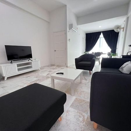 Lui Lui Comfy Condo In Great Location Kuah Esterno foto