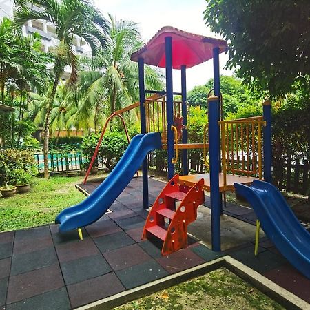 Lui Lui Comfy Condo In Great Location Kuah Esterno foto