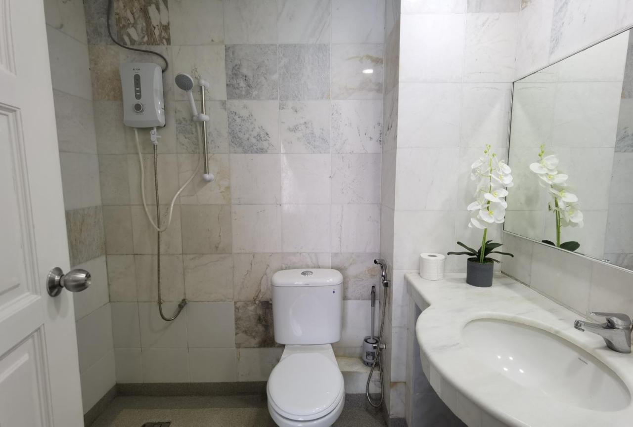 Lui Lui Comfy Condo In Great Location Kuah Esterno foto