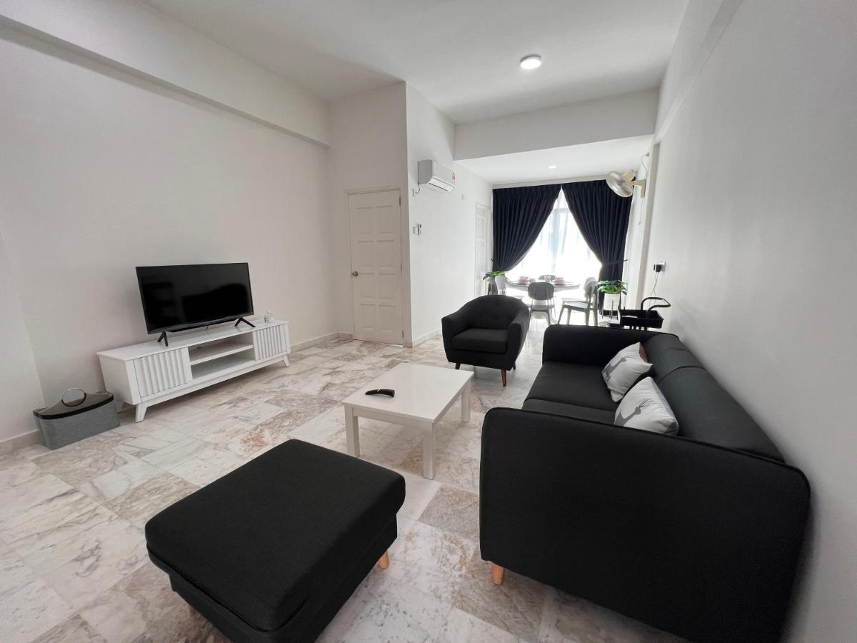 Lui Lui Comfy Condo In Great Location Kuah Esterno foto