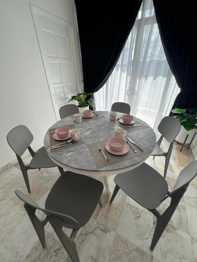 Lui Lui Comfy Condo In Great Location Kuah Esterno foto