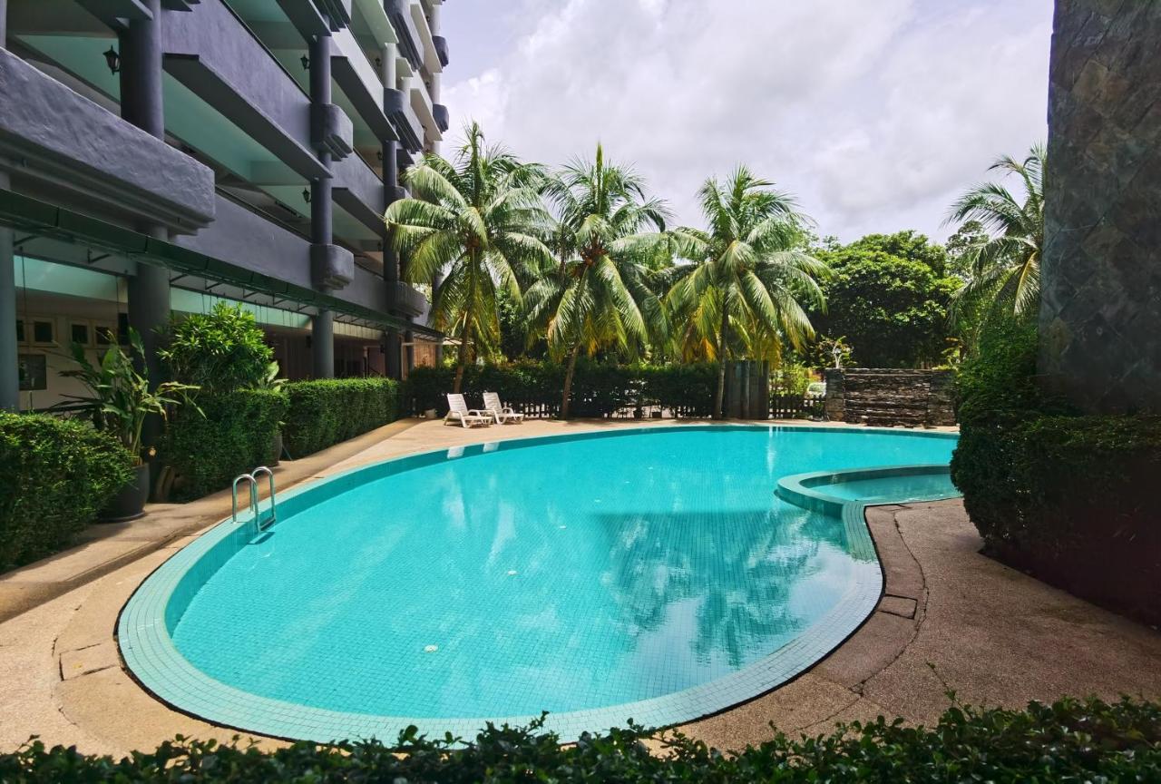 Lui Lui Comfy Condo In Great Location Kuah Esterno foto