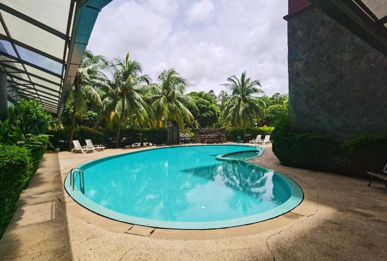 Lui Lui Comfy Condo In Great Location Kuah Esterno foto