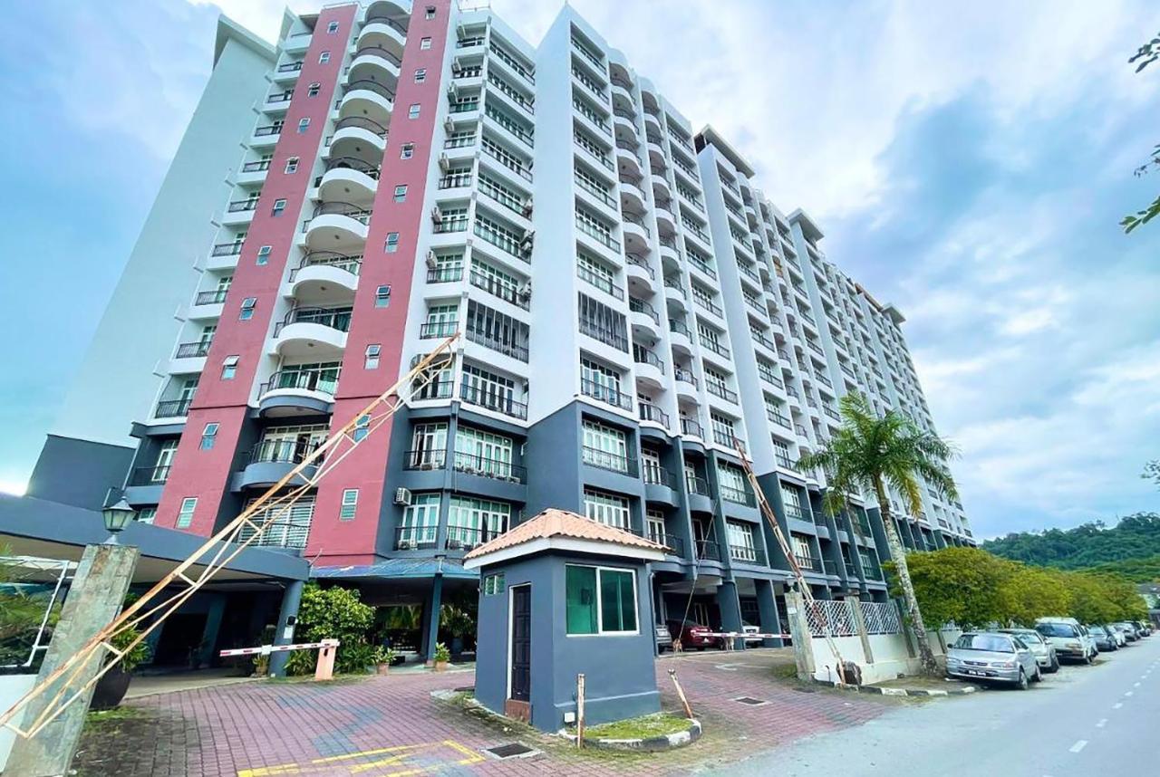 Lui Lui Comfy Condo In Great Location Kuah Esterno foto